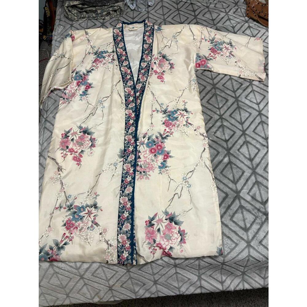 Vintage 1960s made in Japan Silk Kimono